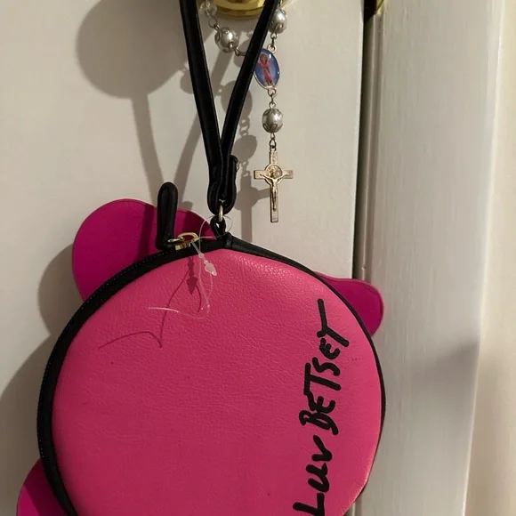 NWT: Betsy Johnson colorful butterfly 🦋 wristlet w/ strap - Picture 3 of 4